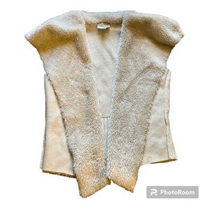 LOFT - faux fur/suede - fun vest in a beautiful shade of vanilla cream - size S